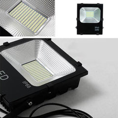 Proiector LED AT PERFORMANCE®, cu panou solar de 50W.