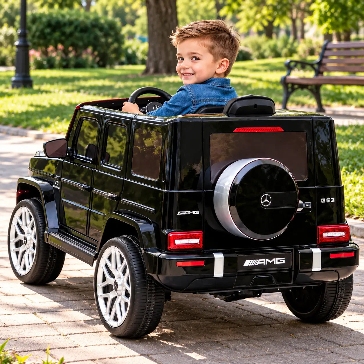 Mașinuță Electrică KIDOO pentru Copii Mercedes-Benz AMG G63, Licență Oficială, 12V, 2 Motoare x 30W, Telecomandă Parentală 2.4G, Bluetooth, USB, Radio FM, Faruri LED, Suspensii, Centură de Siguranță, 3–5 km/h, 105 x 65 x 55 cm