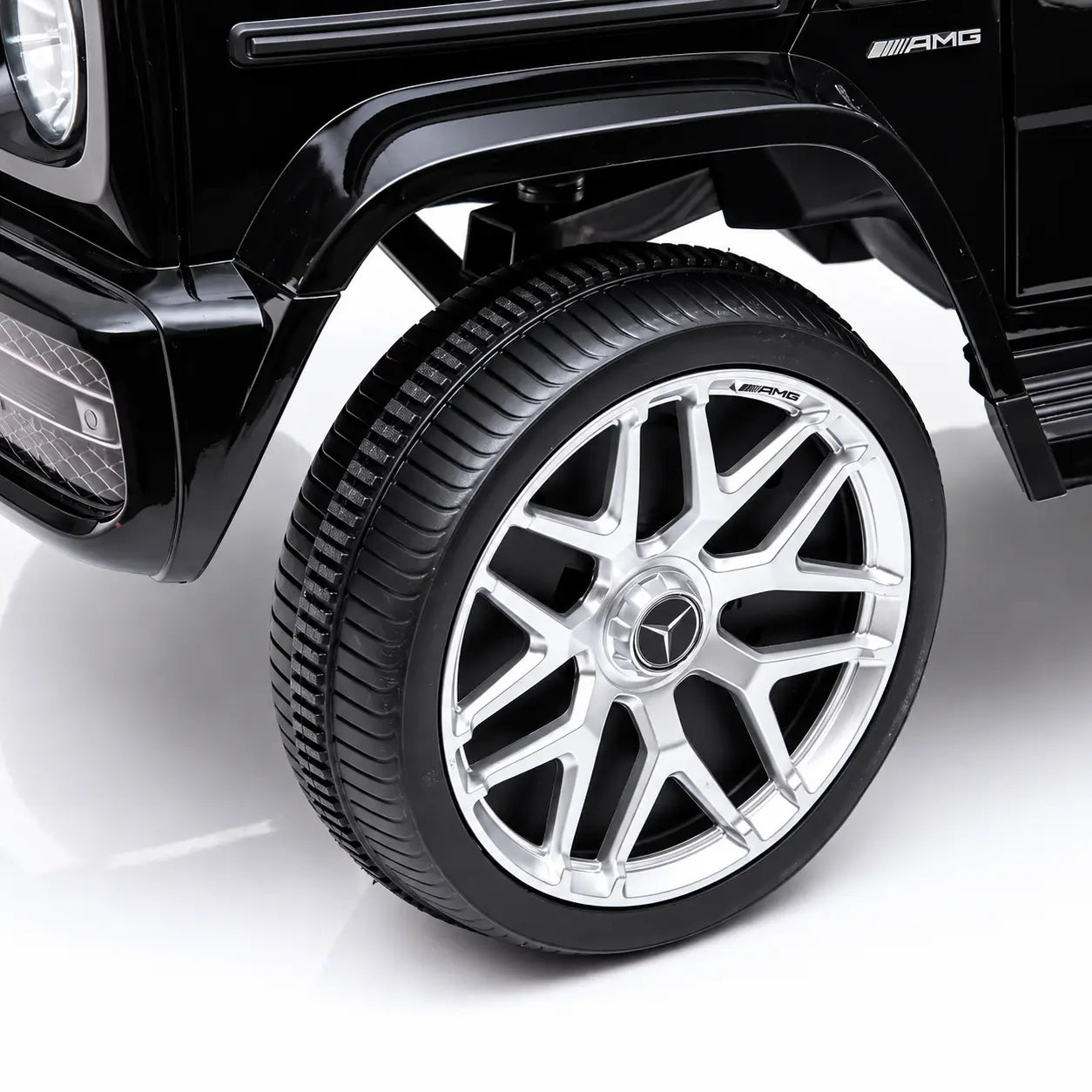 Mașinuță Electrică KIDOO pentru Copii Mercedes-Benz AMG G63, Licență Oficială, 12V, 2 Motoare x 30W, Telecomandă Parentală 2.4G, Bluetooth, USB, Radio FM, Faruri LED, Suspensii, Centură de Siguranță, 3–5 km/h, 105 x 65 x 55 cm