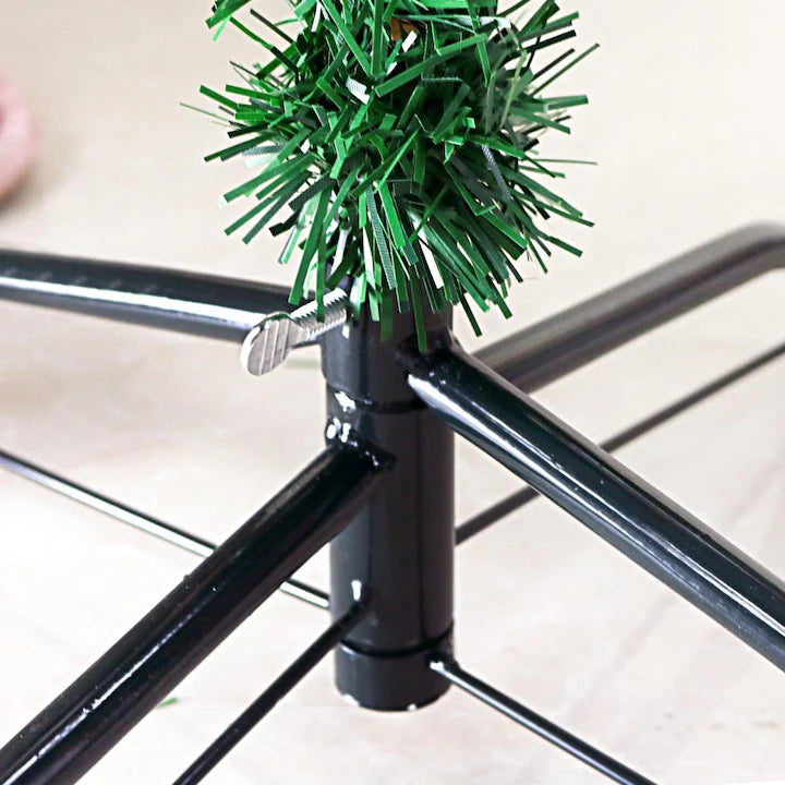 Brad artificial de munte, AT PERFORMANCE®, 210cm, 355 ramuri, 2 modele de frunze, cu boabe scoruse rosi artificiale, suport metalic, Verde.