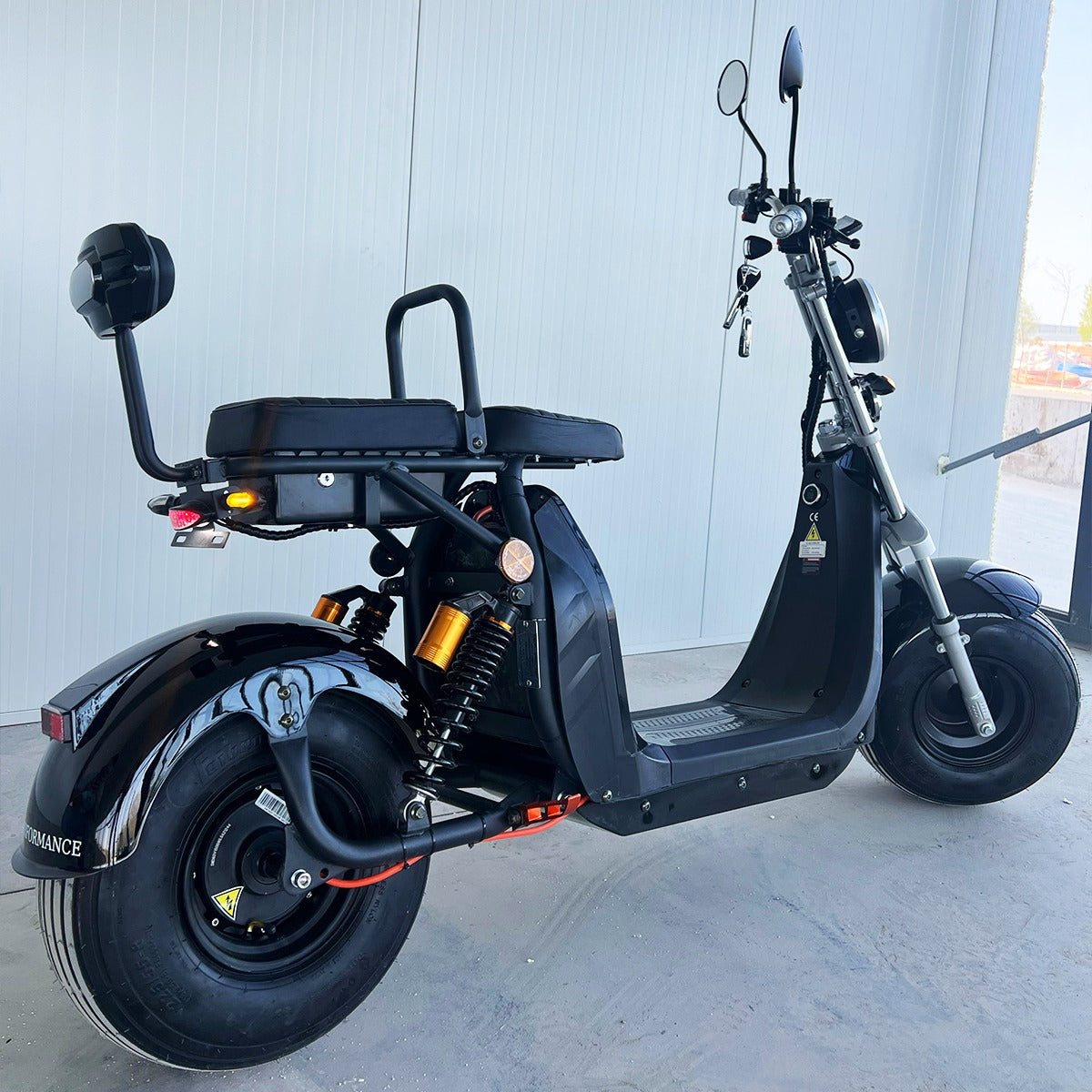 Scuter Electric 2 Persoane, Viteză Limitată 25 km/h – Fără Permis, Viteza maxima 45 km/h, Autonomie 45 km, Motor 1500W, Baterie 20Ah, Suspensie Hidraulică, COC Inclus