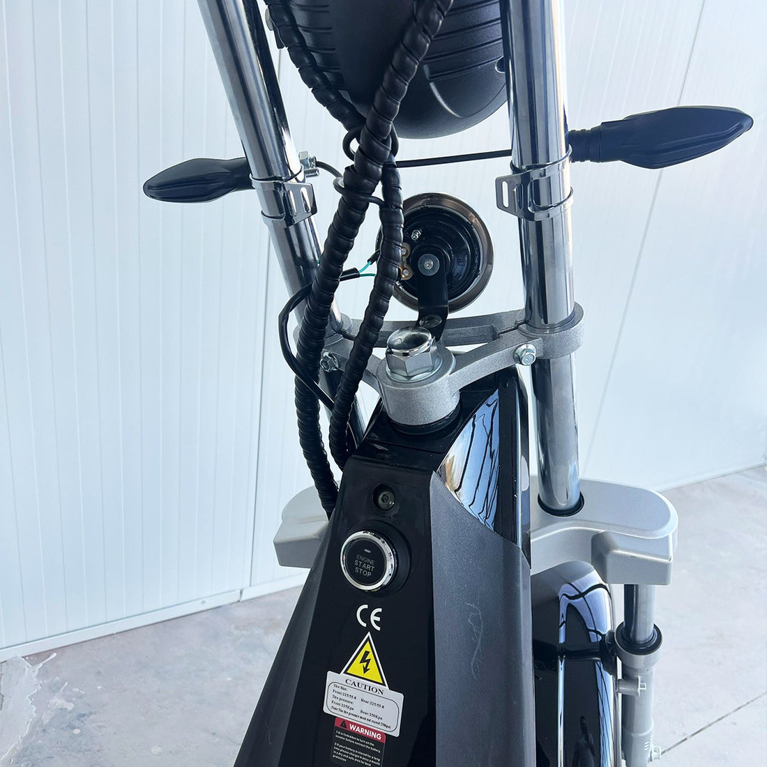 Scuter Electric 2 Persoane, Viteză Limitată 25 km/h – Fără Permis, Viteza maxima 45 km/h, Autonomie 45 km, Motor 1500W, Baterie 20Ah, Suspensie Hidraulică, COC Inclus