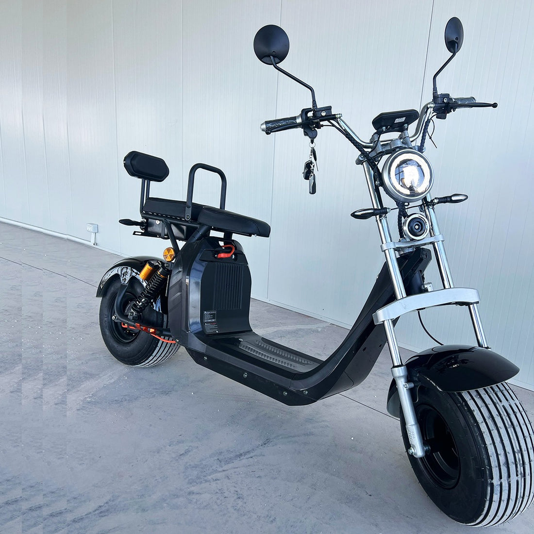 Scuter Electric 2 Persoane, Viteză Limitată 25 km/h – Fără Permis, Viteza maxima 45 km/h, Autonomie 45 km, Motor 1500W, Baterie 20Ah, Suspensie Hidraulică, COC Inclus